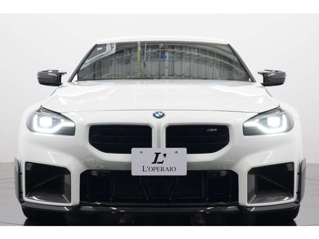 BMW���\�����ԃJ���[�u�A���s���E�z���C�g�v���̗p�B�u�₩�Ő������̂���z���C�g�{�f�B���AM2�̃��C�h�ŗ͋����{�f�B���C�����ۗ������܂��B