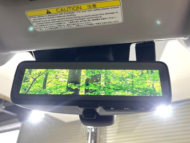 【スマートリヤビューミラー】後席の大きな荷物や同乗者で後方が確認しづらい時でも安心!カメラが撮影した車両後方の映像をルームミラー内に表示。クリアな視界で状況の確認が可能です!