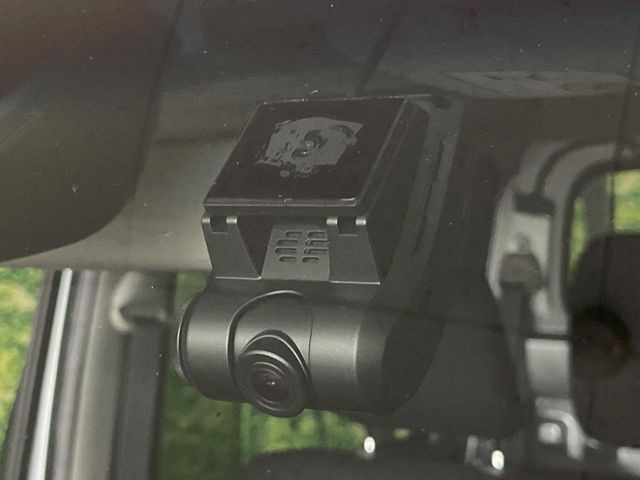 【ドライブレコーダー】ドライブレコーダー装備!走行中はもちろん、あおり運転や事故に遭遇した際、映像で記録し、万一のリスクに備えます。※記録用SDカードはお客様ご自身でご準備いただく必要があります。