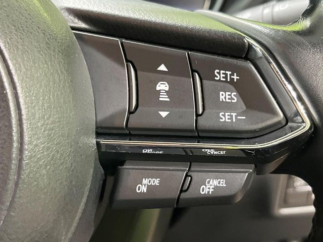 【マツダ・レーダークルーズコントロール】高速道路での長距離走行が楽に!自動で速度を保つクルーズコントロールが、衝突軽減システムと連携し、前方の車両を感知して車間を保つように速度調節してくれます!!