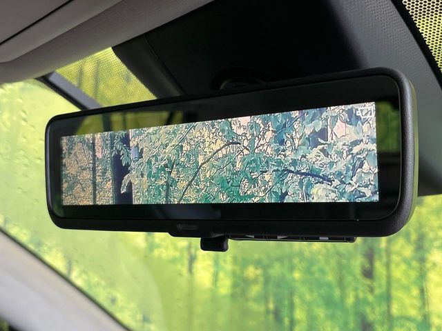 【デジタルインナーミラー】後席の大きな荷物や同乗者で後方が確認しづらい時でも安心!カメラが撮影した車両後方の映像をルームミラー内に表示。クリアな視界で状況の確認が可能です!