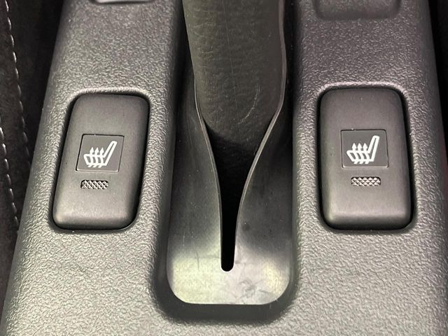 【シートヒーター】寒い日に重宝するシートヒーター!エアコンより早く温まってくれるので寒がりの人も安心ですね♪エアコンの温風は乾燥するから苦手、という方にもをおすすめです。