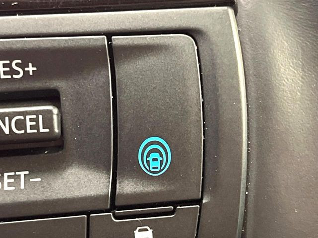 【プロパイロット】高速道路での長距離走行が楽に!!渋滞時と巡回走行のシーンで、アクセル・ブレーキ・ステアリングを自動で制御し、長距離運転の負担を軽減してくれます♪