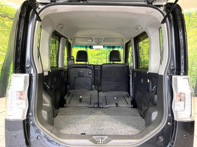 普段のお買い物や通勤、送迎等に十分な荷室スペースを確保しております。セカンドシートを倒すと、大きな荷物の積載も可能です♪