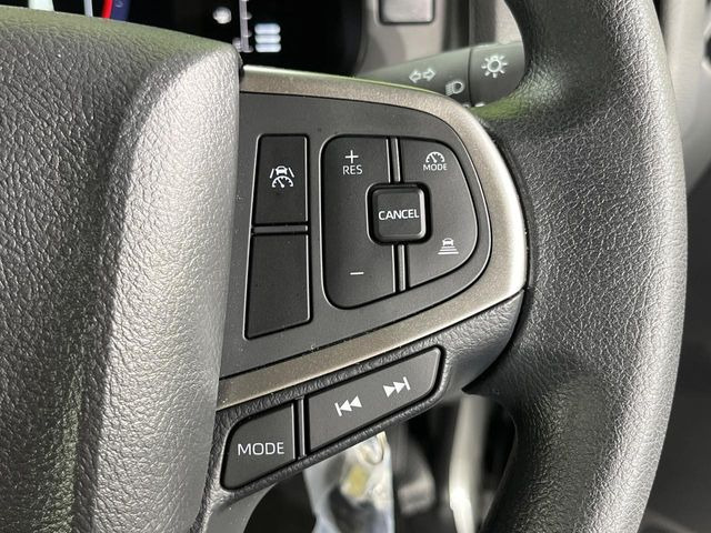【レーダークルーズコントロール】高速道路での長距離走行が楽に!!自動で速度を保つクルーズコントロールが、衝突軽減システムと連携し、前方の車両を感知して車間を保つように速度調節してくれます!!