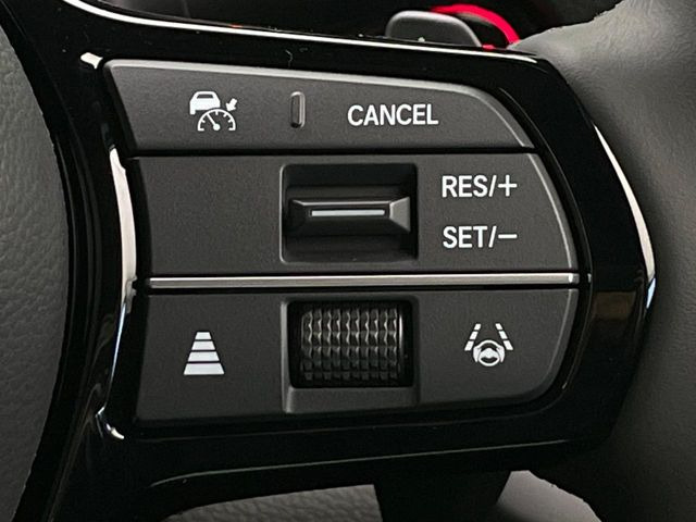 【アダプティブクルーズコントロール】高速道路での長距離走行が楽に!!自動で速度を保つクルーズコントロールが、衝突軽減システムと連携し、前方の車両を感知して車間を保つように速度調節してくれます!!