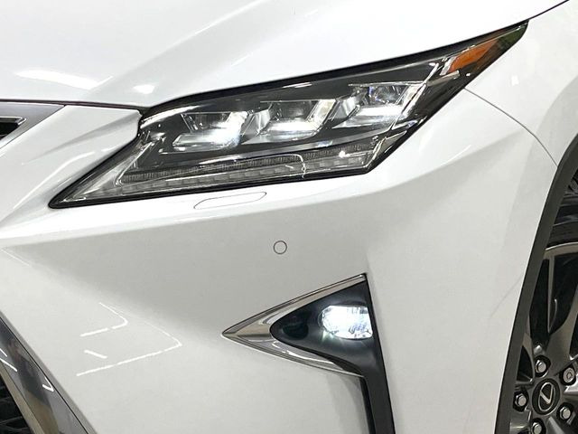 【三眼LEDヘッドライト】スタイリッシュな見た目の三眼LEDヘッドライトを装備♪スタイルだけでなく、夜間の走行も視界良好で安心してお乗りいただけます。