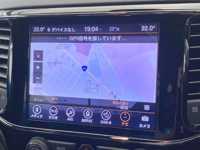 ●純正ナビ:一体感のあるナビは、高級感ある車内を演出してくれます。Bluetooth再生などオーディオ機能も充実しておりますので、運転もより楽しめます♪