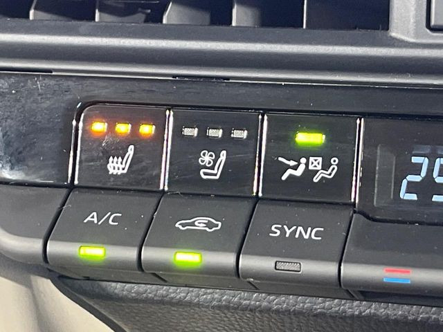 【シートヒーター&ベンチレーション】夏場は涼しい風でお尻や背中の熱やムレを防ぎ、冬はエアコンよりも早く温まってポカポカに!季節を問わず快適に過ごせます。