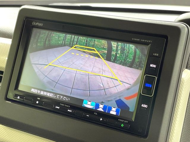 【バックカメラ】駐車時に後方がリアルタイム映像で確認できます。大型商業施設や立体駐車場での駐車時や、夜間のバック時に大活躍!運転スキルに関わらず、今や必須となった装備のひとつです!