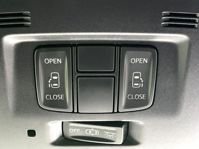 【両側パワースライドドア】スマートキーや運転席のスイッチで後席両側スライドドアの開閉が可能♪電動だから力を入れてドアを開ける必要が無く、小さなお子様でも簡単に開け閉めでき快適です♪