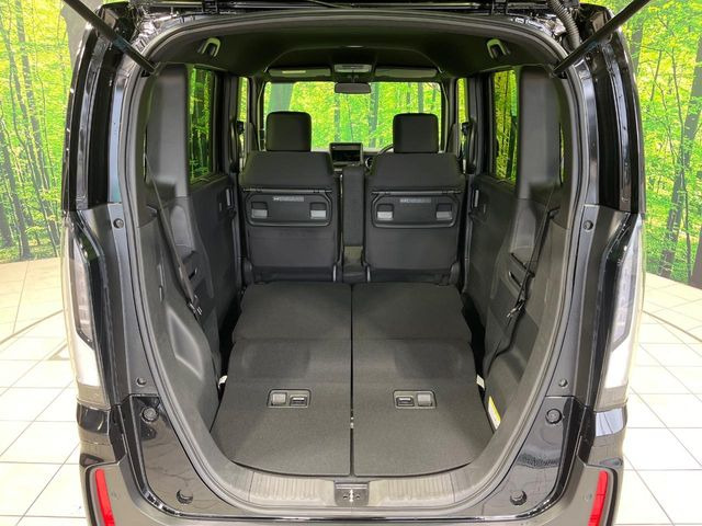 普段のお買い物や通勤、送迎等に十分な荷室スペースを確保しております。セカンドシートを倒すと、大きな荷物の積載も可能です♪