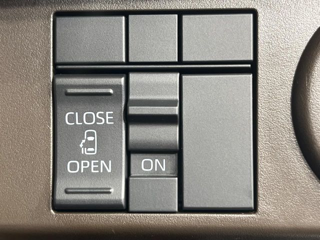 【パワースライドドア】スマートキーや運転席のスイッチでスライドドアの開閉が可能♪電動だから力を入れてドアを開ける必要が無く、小さいお子様でも、重い荷物を持っている時もラクに開け閉めできます♪