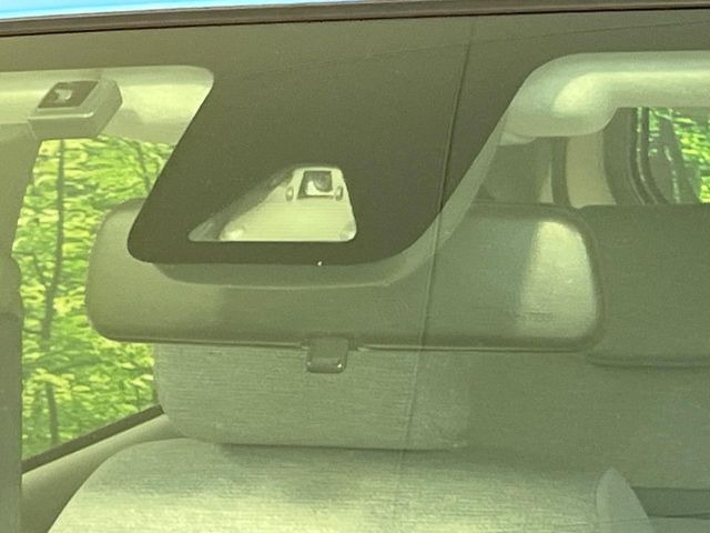 【トヨタセーフティセンス】走行中に前方の車両等を認識し、衝突しそうな時は警報とブレーキで衝突回避と被害軽減をアシスト。より安全にドライブをお楽しみいただけます。
