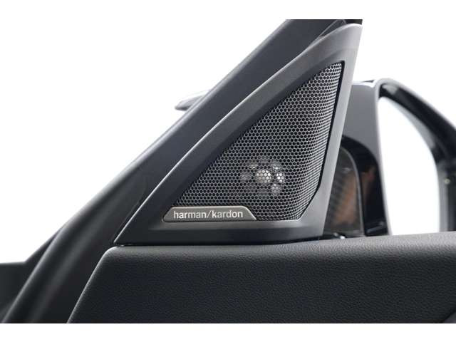 harman/kardon�T���E���h�T�E���h�V�X�e���𑕔��B�Տꊴ���ӂ�锗�͂̃T�E���h���y���߂܂��B�h���C�u���̉��y�����㎿�ɉ��o����A�n�C���C���p�b�P�[�W�̖��͓I�ȑ����ł��B