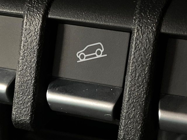 【ダウンヒルアシスト】急な坂道を下るときに自動でブレーキを制御、一定の低速度を保ちます。雪道や悪路など滑りやすい路面の下り坂でもタイヤがロックしないから安心!ハンドル操作に集中できます!