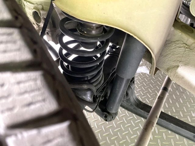 お車を安心してお乗りいただく為には、足回りの定期点検が欠かせません。サービスサポート(有償保証)では無料点検もご提供しており、安心のカーライフをお過ごしいただけるサポート体制が整っています。