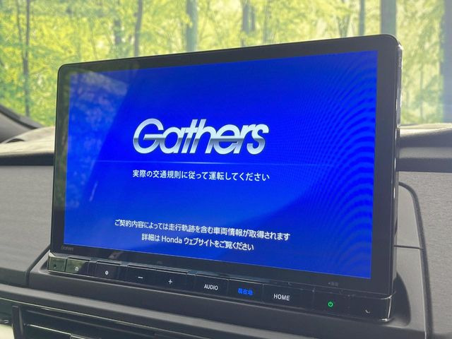 【純正ナビ】人気の純正ナビを装備しております。ナビの使いやすさはもちろん、オーディオ機能も充実!キャンプや旅行はもちろん、通勤や買い物など普段のドライブも楽しくなるはず♪