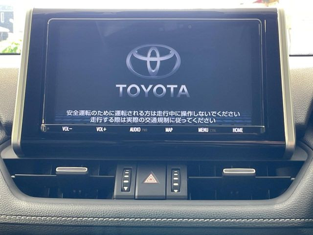 【純正9型ナビ】人気の純正ナビを装備。オーディオ機能も充実しており、Bluetooth接続すればお持ちのスマホやMP3プレイヤーの音楽を再生可能!毎日の運転がさらに楽しくなります!!