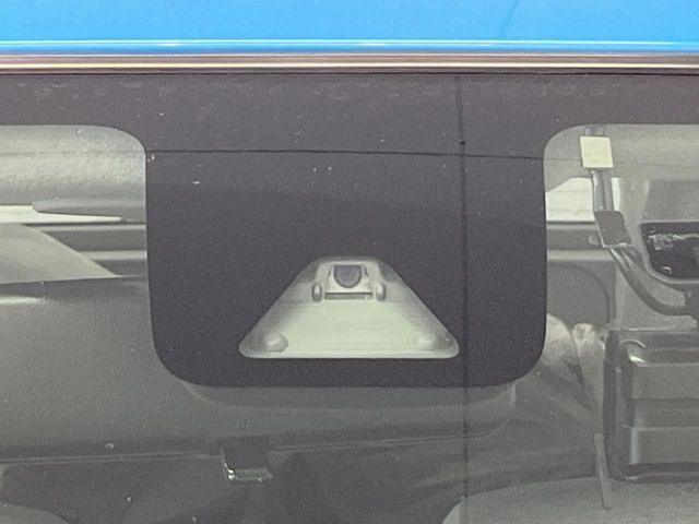 【衝突軽減装置】走行中に前方の車両等を認識し、衝突しそうな時は警報とブレーキで衝突回避と被害軽減をアシスト。より安全にドライブをお楽しみいただけます。