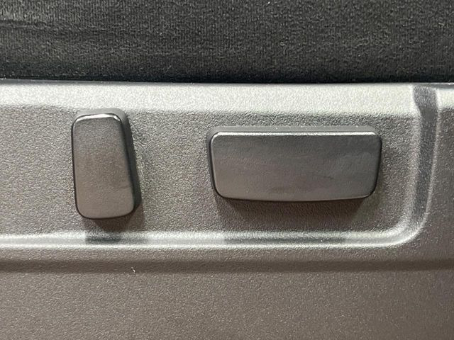 【パワーシート】スイッチ一つで簡単にシートの微調整が可能!電動だから力もいりません!快適なシートポジションにセットして、快適なドライブをお楽しみください。