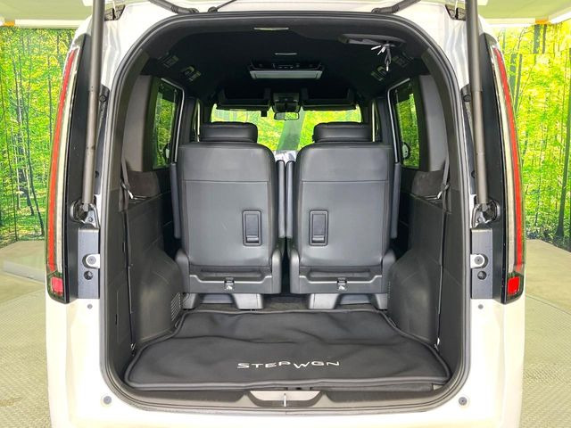 積み下ろしのしやすいデッキにはたっぷりと荷物を積み込んでいただけます。遊びから仕事まで、様々なシーンで頼れます♪