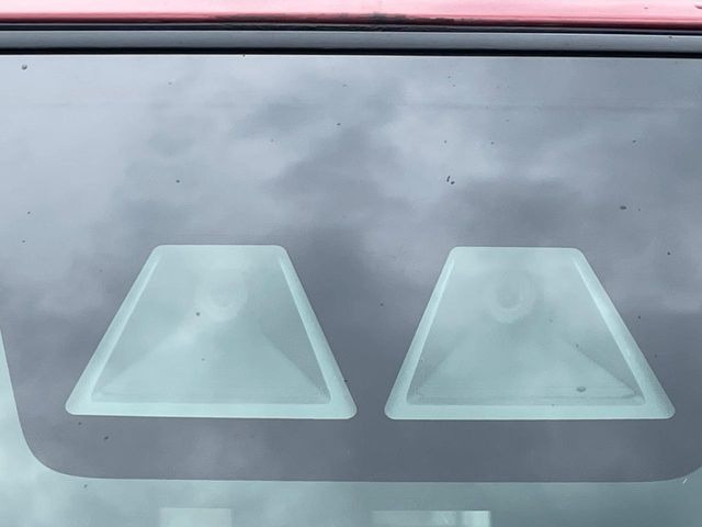 【スマートアシスト】走行中に前方の車両等を認識し、衝突しそうな時は警報とブレーキで衝突回避と被害軽減をアシスト。より安全にドライブをお楽しみいただけます。