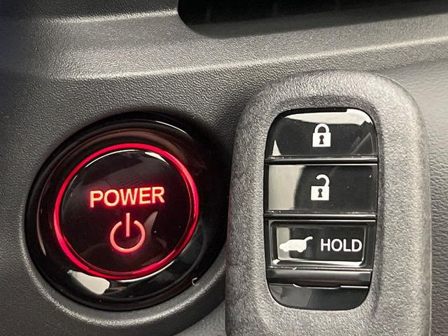 �yHonda�X�}�[�g�L�[�z�J�o����|�P�b�g�ɓ��ꂽ�܂܂ł��h�A�̎{���E�������\�ȃX�}�[�g�L�[�𑕔��B�G���W���̃I���E�I�t�����J�M�����o���K�v����������Ƃ��Ă��֗��ł���