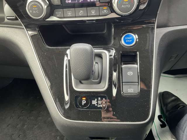 セレナ1.2 e-POWER ハイウェイスターV アーバンクロム
