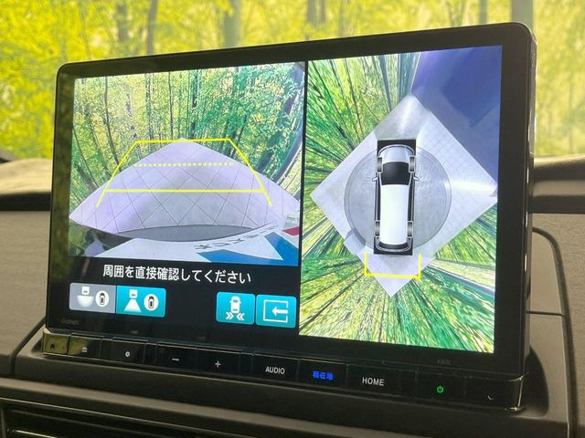 【マルチビューカメラシステム】専用のカメラにより、上から見下ろしたような視点で360度クルマの周囲を確認することができます☆死角部分も確認しやすく、狭い場所での切り返しや駐車もスムーズに行えます。