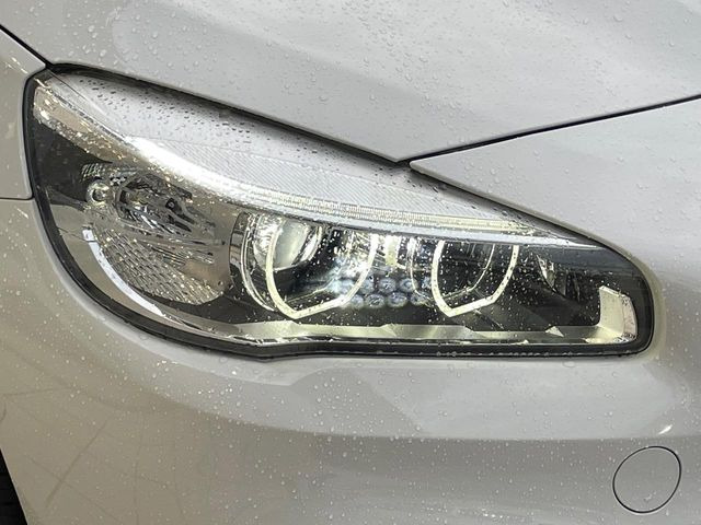 ●LEDヘッドライト:夜間走行時も良好な視界を確保し安心して運転できる高輝度LEDヘッドライトを装備!点灯速度が早く、消費電力も抑えられています。