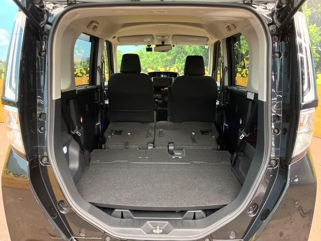 普段のお買い物や通勤、送迎等に十分な荷室スペースを確保しております。セカンドシートを倒すと、大きな荷物の積載も可能です♪