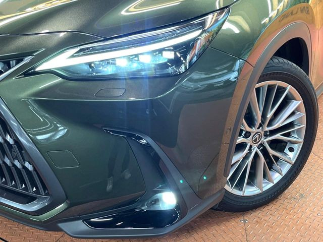 【三眼LEDヘッドライト】スタイリッシュな見た目の三眼LEDヘッドライトを装備♪スタイルだけでなく、夜間の走行も視界良好で安心してお乗りいただけます。