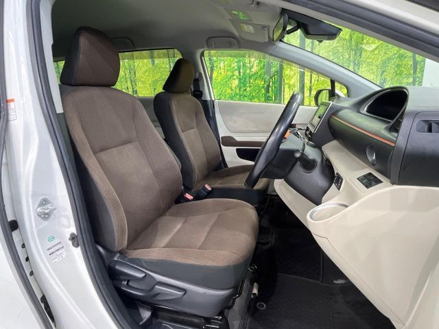 運転席シート廻りは使用感も少なく、良好な状態となっています。丁寧に使われていたことがよくわかりますね。