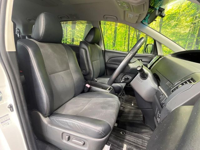 運転席シート廻りは使用感も少なく、良好な状態となっています。前オーナー様が丁寧に使っていたことがよくわかりますね。