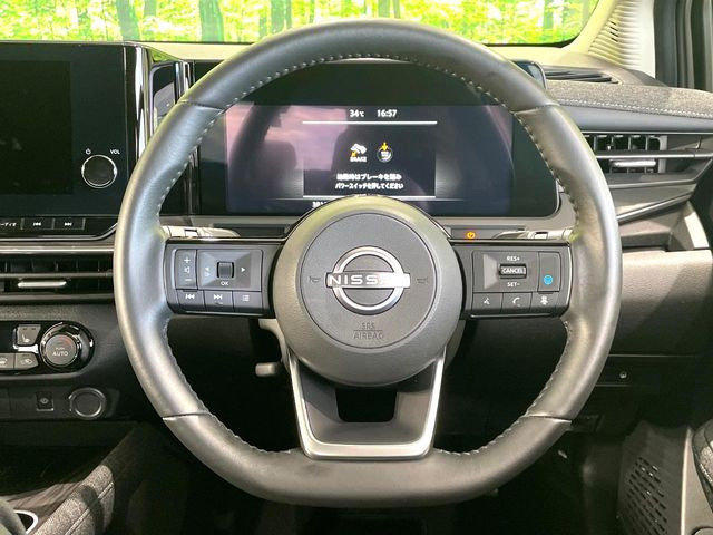 【純正革巻きステアリング】上質な革を使用することで、手にしっかり馴染みとても運転しやすいハンドルです♪