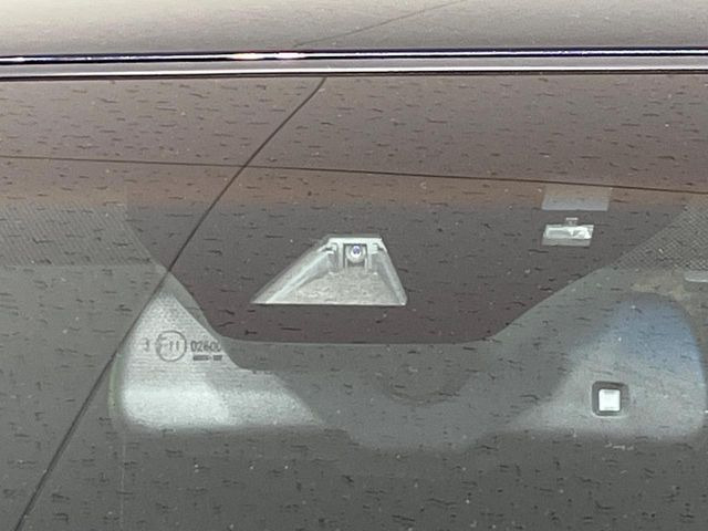 【トヨタセーフティセンス】走行中に前方の車両等を認識し、衝突しそうな時は警報とブレーキで衝突回避と被害軽減をアシスト。より安全にドライブをお楽しみいただけます。