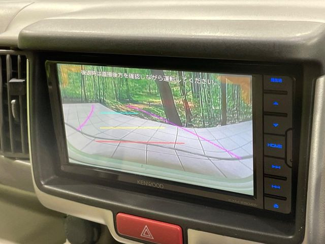 【バックカメラ】駐車時に後方がリアルタイム映像で確認できます。大型商業施設や立体駐車場での駐車時や、夜間のバック時に大活躍!運転スキルに関わらず、今や必須となった装備のひとつです!