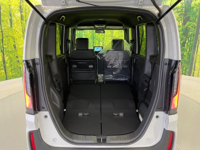 普段のお買い物や通勤、送迎等に十分な荷室スペースを確保しております。セカンドシートを倒すと、大きな荷物の積載も可能です♪