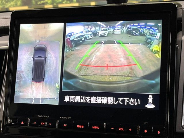 【マルチアラウンドモニター】専用のカメラにより、上から見下ろしたような視点で360度クルマの周囲を確認することができます☆死角部分も確認しやすく、狭い場所での切り返しや駐車もスムーズに行えます。