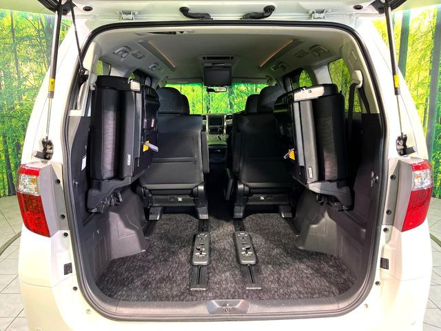普段のお買い物や通勤、送迎等に十分な荷室スペースを確保しております。セカンドシートを倒すと、大きな荷物の積載も可能です♪