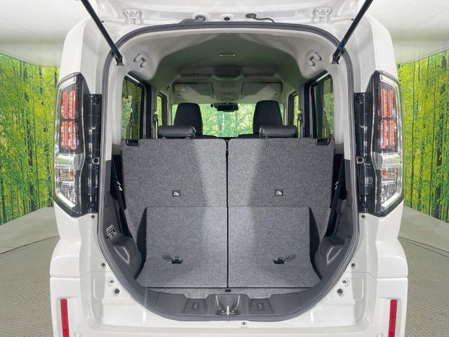 普段のお買い物や通勤、送迎等に十分な荷室スペースを確保しております。セカンドシートを倒すと、大きな荷物の積載も可能です♪