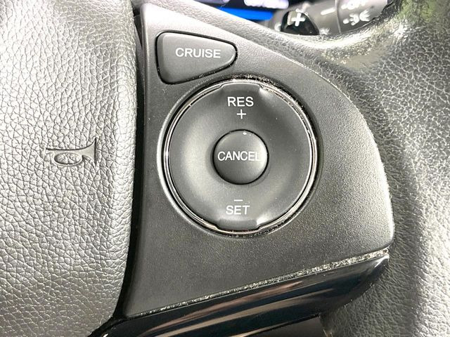 【クルーズコントロール】高速道路もラクラク走行。アクセルを離しても一定速度で走行ができ、長距離運転時の負担を軽減!加速・減速も簡単なスイッチ操作で調整できます。