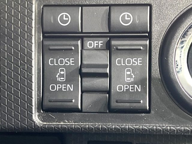 【両側パワースライドドア】スマートキーや運転席のスイッチで後席両側スライドドアの開閉が可能♪電動だから力を入れてドアを開ける必要が無く、小さなお子様でも簡単に開け閉めでき快適です♪