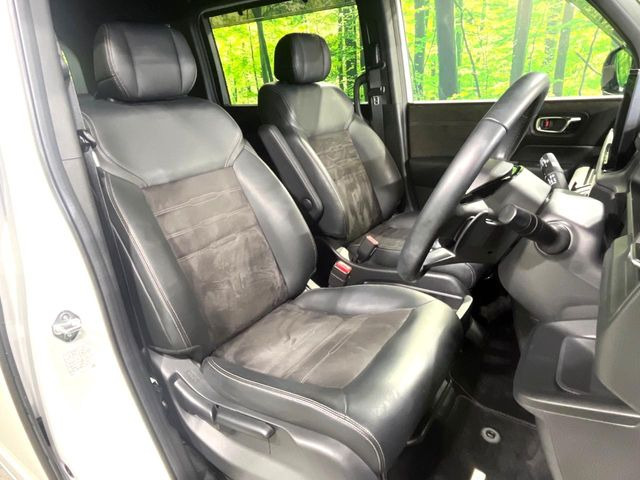 運転席シート廻りは使用感も少なく、良好な状態となっています。丁寧に使われていたことがよくわかりますね。