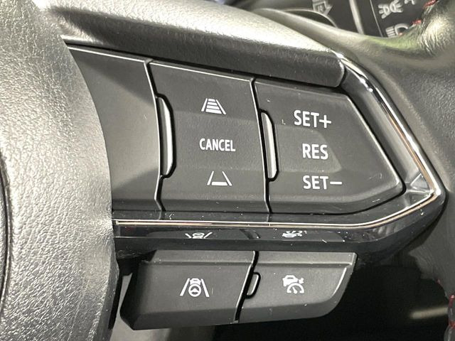 【i-ACTIVESENSE】走行中に前方の車両等を認識し、衝突しそうな時は警報とブレーキで衝突回避と被害軽減をアシスト。より安全にドライブをお楽しみいただけます。