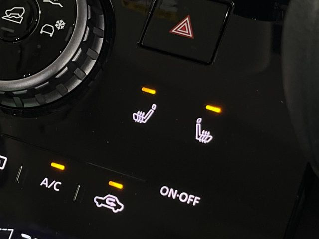 【シートヒーター】寒い日に重宝するシートヒーター!エアコンより早く温まってくれるので寒がりの人も安心ですね♪エアコンの温風は乾燥するから苦手、という方にもをおすすめです。
