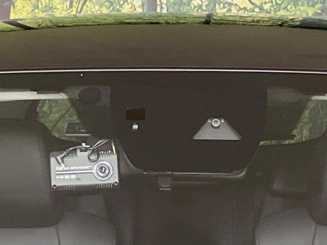 【スマートブレーキサポート】走行中に前方の車両等を認識し、衝突しそうな時は警報とブレーキで衝突回避と被害軽減をアシスト。より安全にドライブをお楽しみいただけます。
