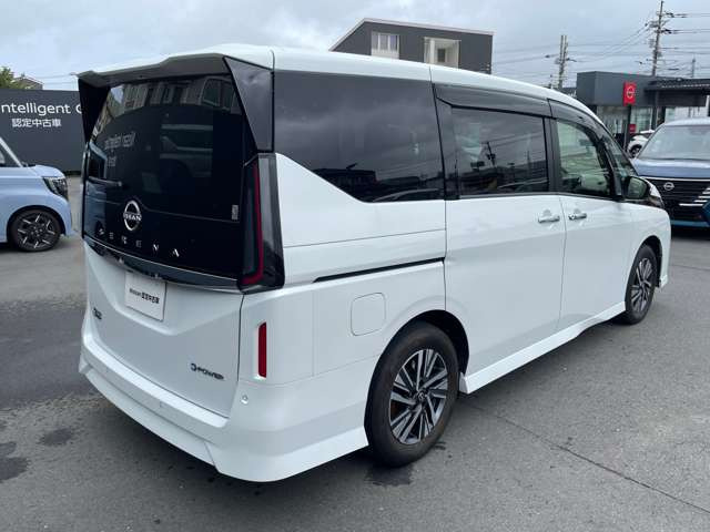セレナ1.4 e-POWER ハイウェイスターV