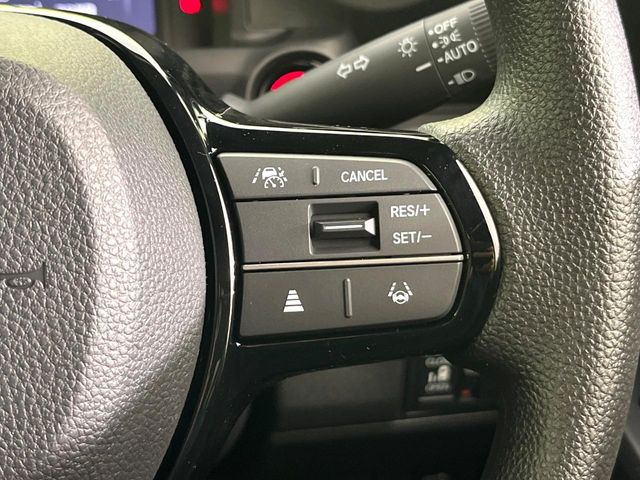 【アダプティブクルーズコントロール】高速道路での長距離走行が楽に!!自動で速度を保つクルーズコントロールが、衝突軽減システムと連携し、前方の車両を感知して車間を保つように速度調節してくれます!!